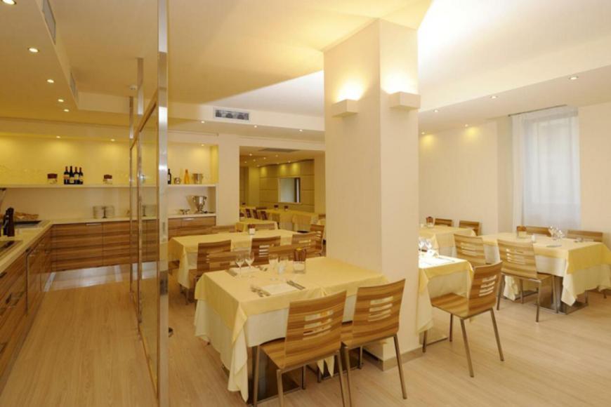 4 Sterne Hotel: Antico Borgo - Riva del Garda, Gardasee, Bild 3