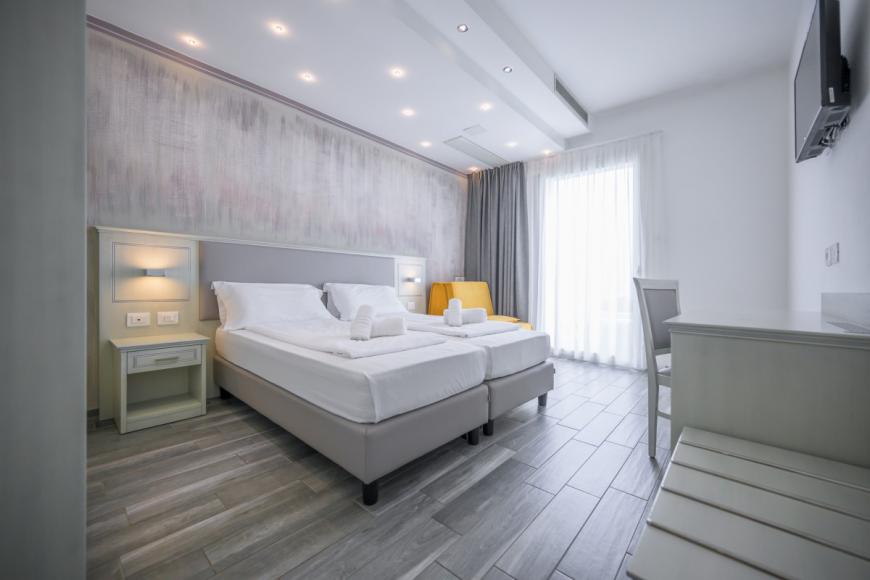 4 Sterne Hotel: Hotel Villa Paradiso Suite - Moniga del Garda, Gardasee, Bild 2