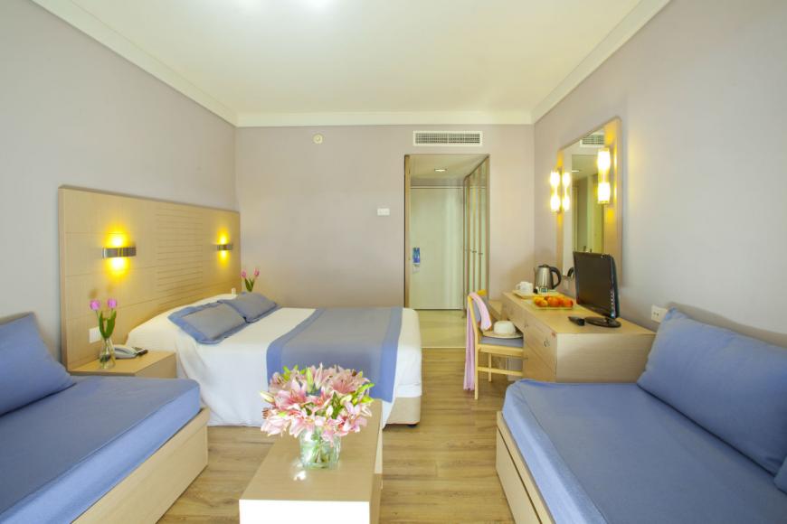 4 Sterne Familienhotel: Louis Ledra Beach - Paphos, Paphos, Bild 7