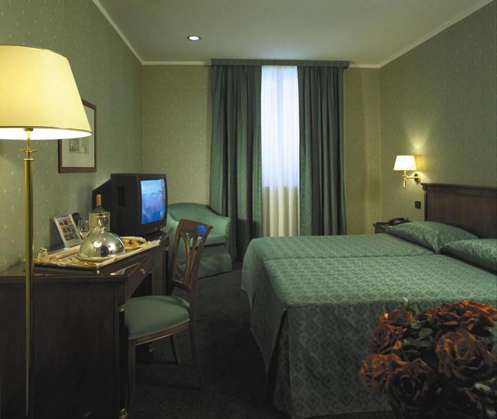 4 Sterne Hotel: Ramada Naples - Neapel, Kampanien, Bild 2