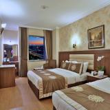 Grand Hilarium, Bild 1