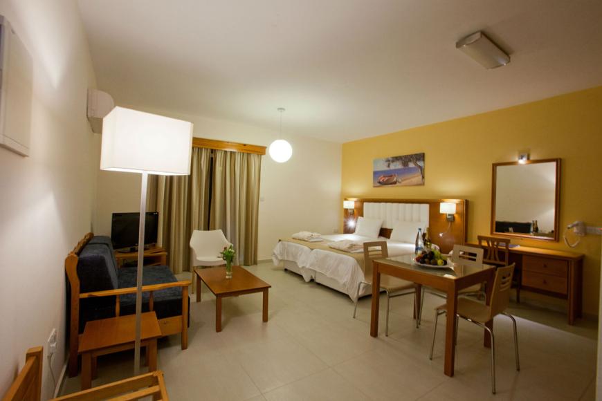 4 Sterne Familienhotel: Kefalos Beach Tourist Village - Paphos, Paphos, Bild 6