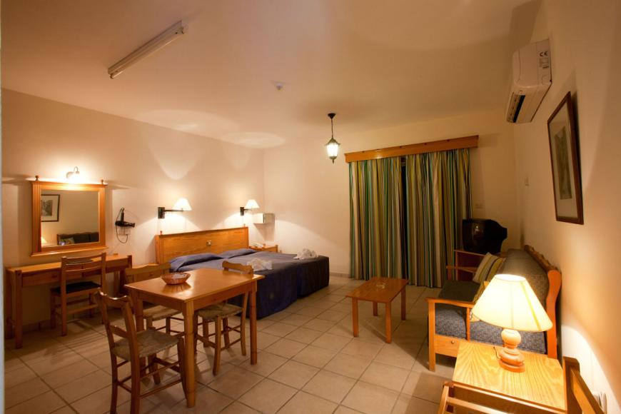 4 Sterne Familienhotel: Kefalos Beach Tourist Village - Paphos, Paphos, Bild 7