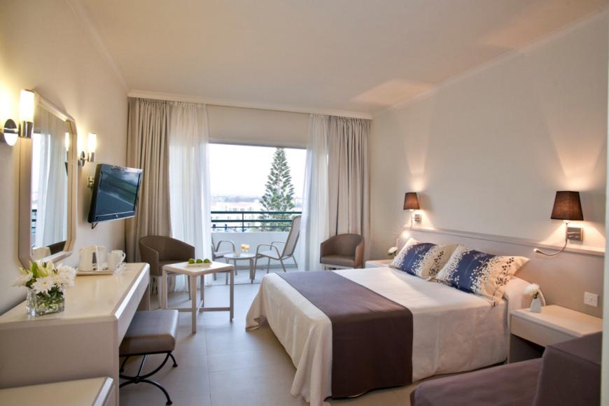 5 Sterne Familienhotel: Imperial Island Resort by Louis Hotels - Paphos, Paphos, Bild 8