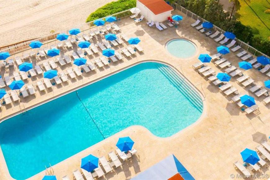 2.5 Sterne Hotel: Ramada Plaza Marco Polo Beach Resort - Miami, Florida