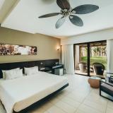 Crystals Beach Resort Belle Mare, a member of Radisson Individuals, Bild 5