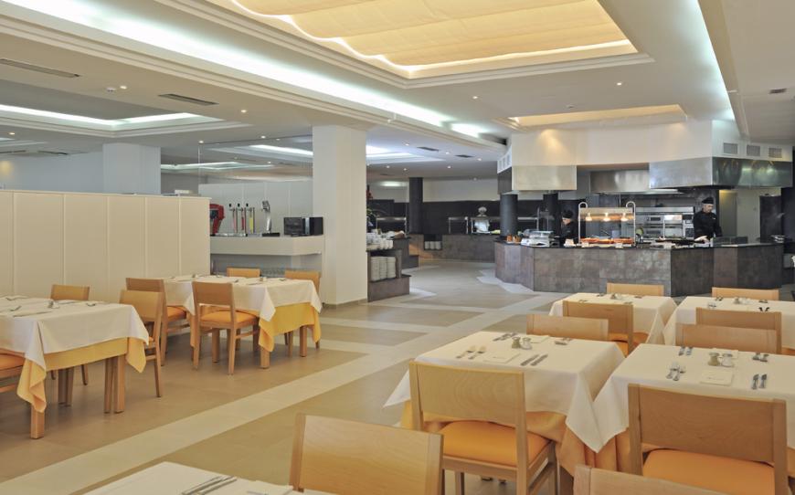 4 Sterne Familienhotel: Iberostar Waves Club Cala Barca - Porto Petro, Mallorca (Balearen), Bild 8