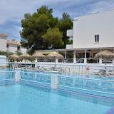 Blue Nest, Pool