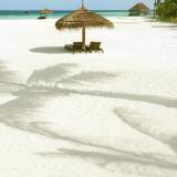 Constance Moofushi Resort, Strand