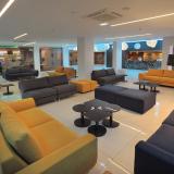 Nelia Beach, Lobby