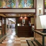 Edison, Lobby