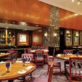 Millennium Broadway, Restaurant
