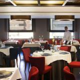 H10 Itaca, Restaurant