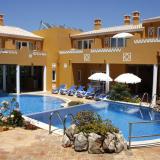 Montinho De Ouro, Pool