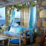 St. Nicolas Bay, Terrasse