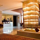 Royal Plaza, Lobby