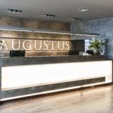 Augustus, Lobby
