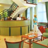 Baross, Lobby