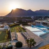 Isla Brown Chania,Curio Collection by Hilton, Bild 3