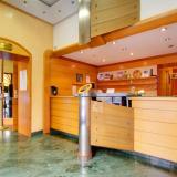 Corot, Lobby