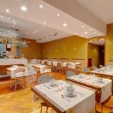 Corot, Restaurant