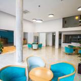 Gala, Lobby