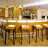 Bon Alpina, Bar