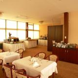 Feronya, Restaurant