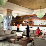 Les Pyramides, Lobby