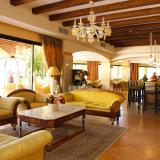 Mon Port, Lobby
