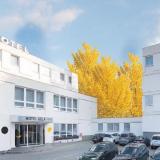 Golf Hotel, Bild 1