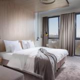 Golf Hotel, Bild 4