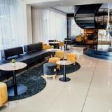 Golf Hotel, Bild 2