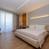 Navy Hotel, Bild 2