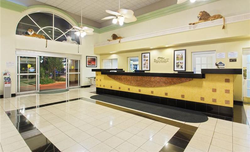 Hotel Baymont By Wyndham Tampa Near Busch Gardens Vtours