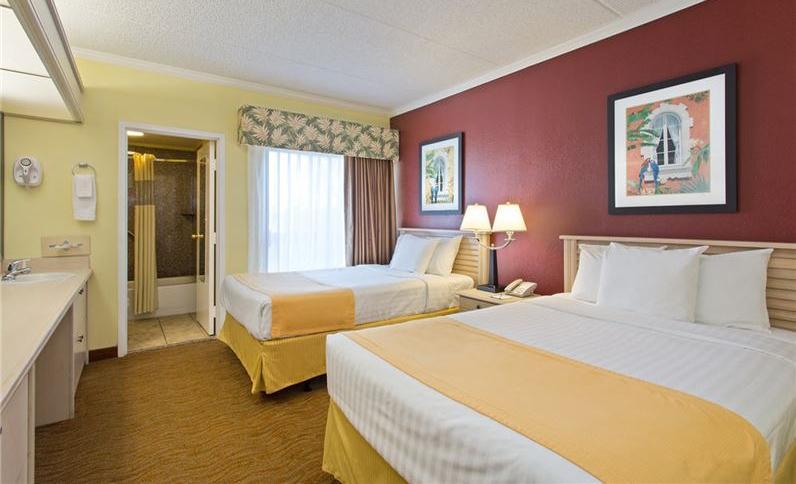 Hotel Baymont By Wyndham Tampa Near Busch Gardens Vtours
