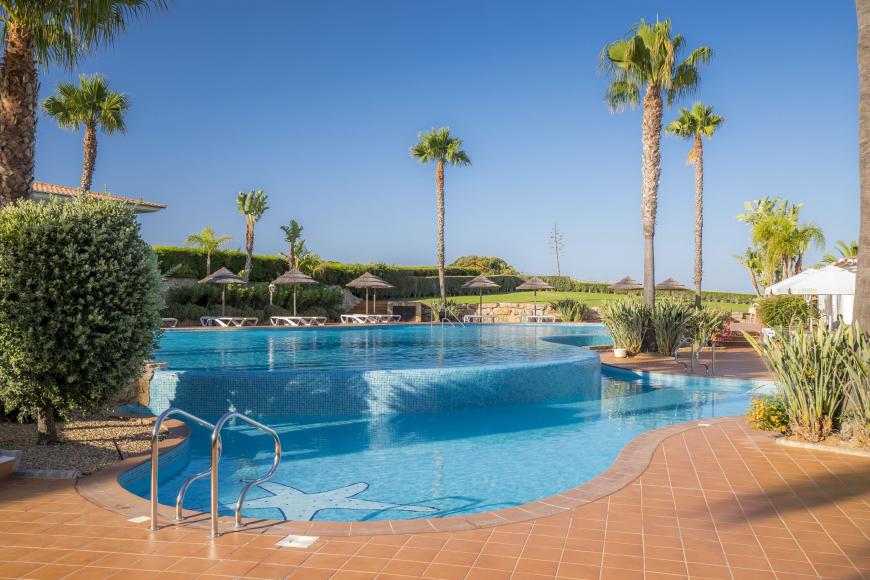 4 Sterne Familienhotel: Clube Porto Mos inkl. Mietwagen - Lagos, Algarve