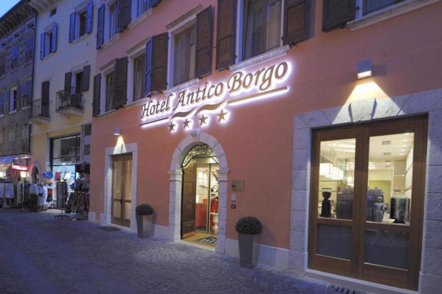 4 Sterne Hotel: Antico Borgo - Riva del Garda, Gardasee