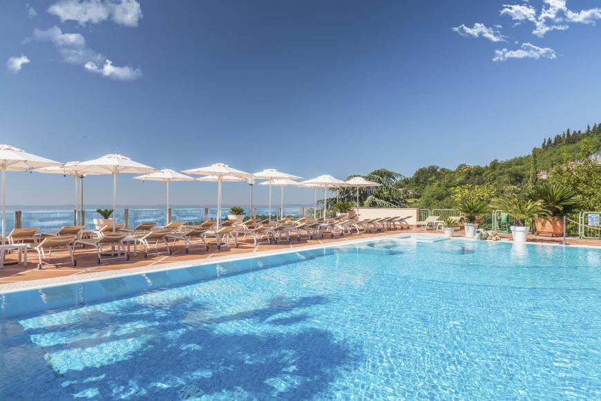 4 Sterne Hotel: Madrigale Panoramic, Lifestyle & Soulful Hotel - Costermano, Gardasee