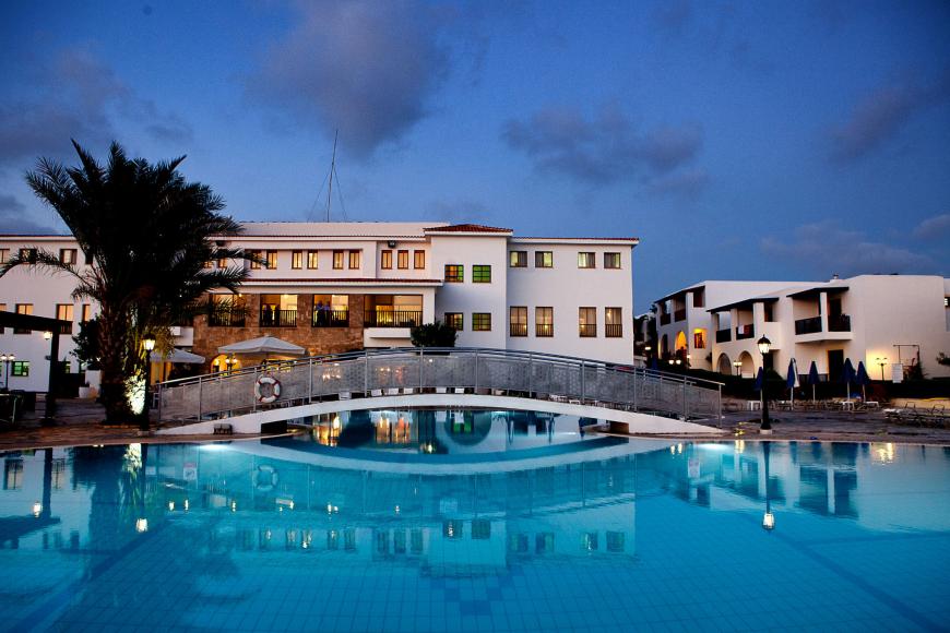 4 Sterne Familienhotel: Kefalos Beach Tourist Village - Paphos, Paphos
