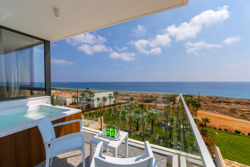 4 Sterne Hotel: Leonardo Crystal Cove Hotel and Spa by the Sea - Adults Only - Protaras, Famagusta (Süden), Bild 9