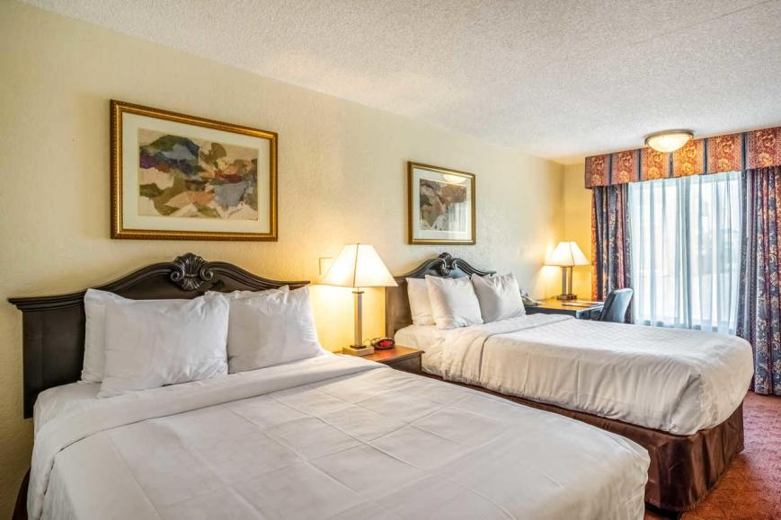 Hotel Clarion Inn And Suites Clearwater Vtours