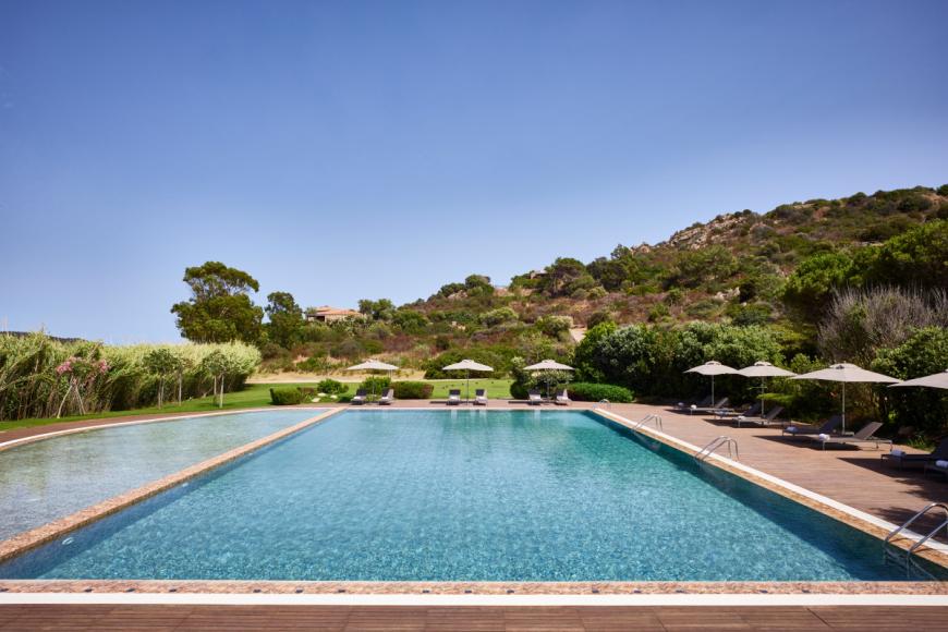 5 Sterne Hotel: Baia di Chia Resort Sardinia, Curio Collection by Hilton - Domus de Maria, Sardinien