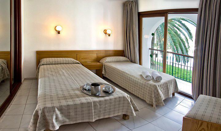 2 Sterne Familienhotel: Ebano Select Apartments - Playa d'en Bossa, Ibiza (Balearen), Bild 5