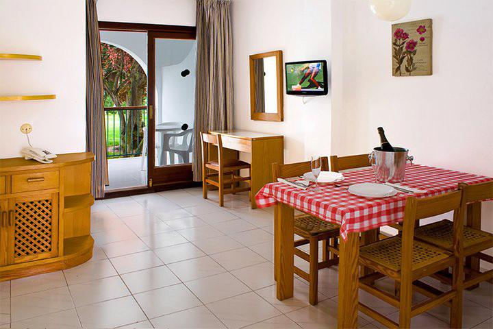 2 Sterne Familienhotel: Ebano Select Apartments - Playa d'en Bossa, Ibiza (Balearen), Bild 6