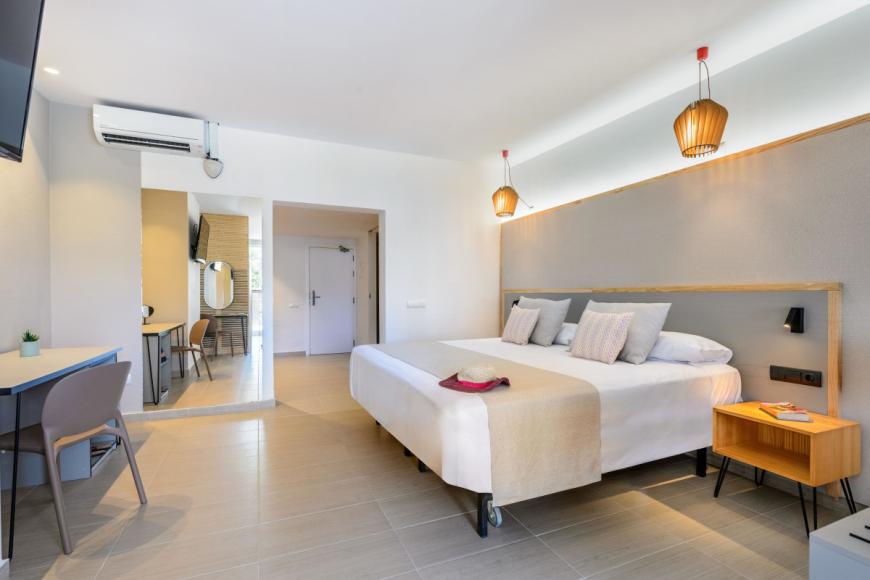 3.5 Sterne Familienhotel: Vibra Cala Tarida - Cala Tarida, Ibiza (Balearen), Bild 4