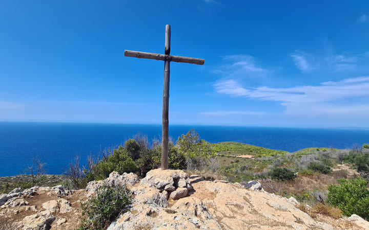 Das Holzkreuz am Kloster Ágios Geórgios Krimnón