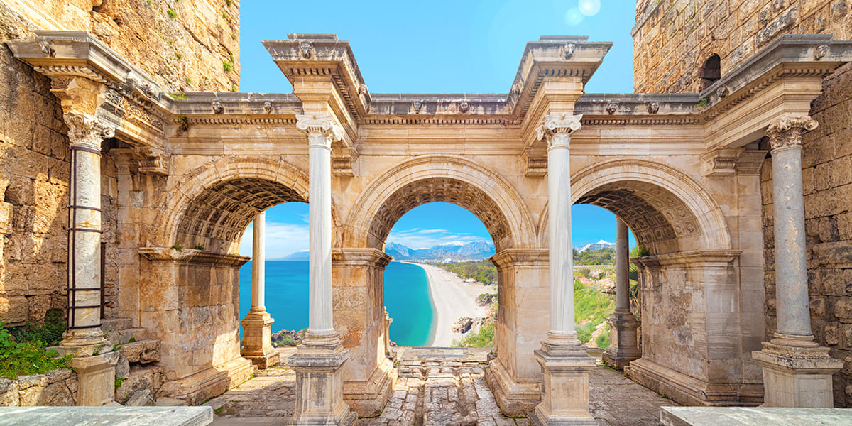 Antalya Urlaub: Sehenswürdigkeit Hadrianstor