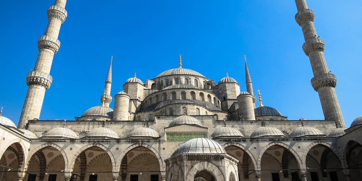 Pauschalreise Türkei: Sehenswürdigkeit Sultan Ahmed Moschee in Instanbul