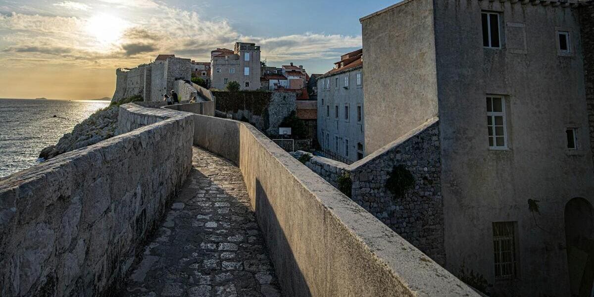 Pauschalreise Urlaub: Stadtmauer Dubrovnik